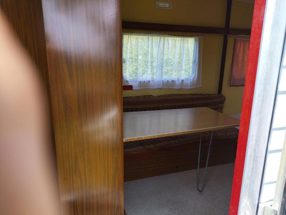 Camping La Foret Du Morvan Vintage Caravan Larochemillay Exterior photo